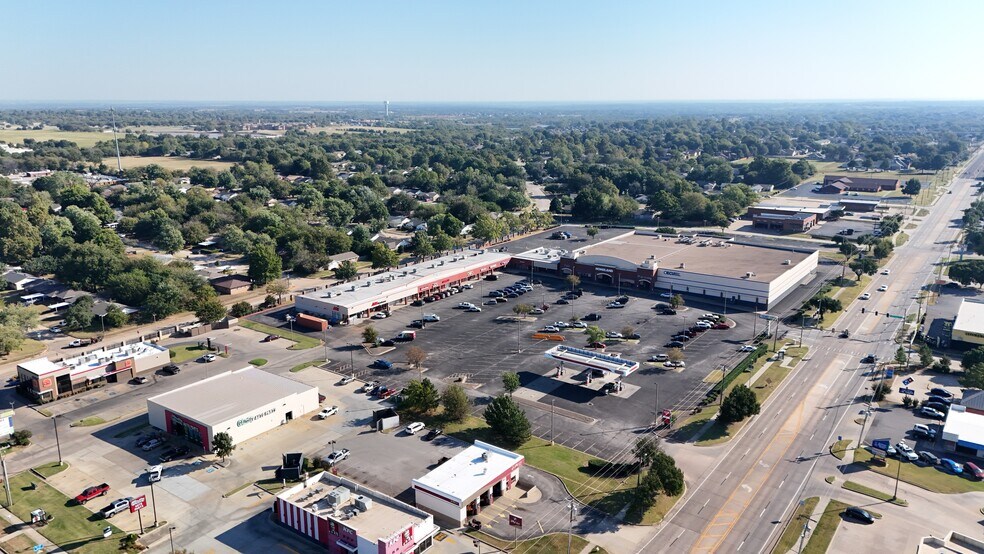 1209-1249 E Alameda St, Norman, OK à louer - Aérien - Image 3 de 4