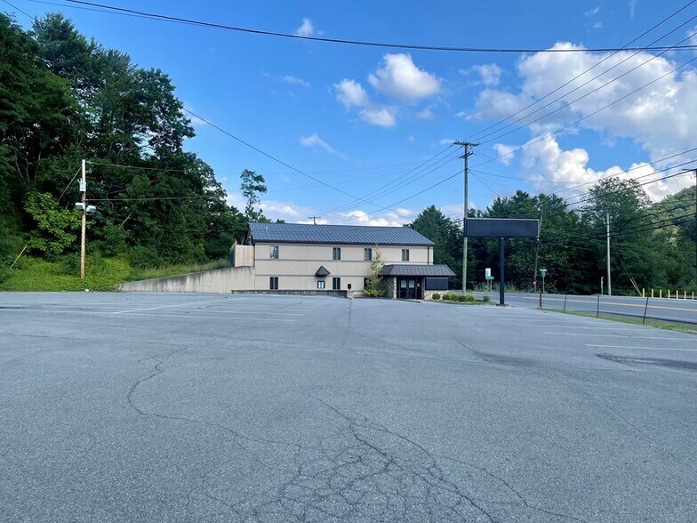 725 Ritter Dr, Daniels, WV à vendre - Photo du bâtiment - Image 2 de 26