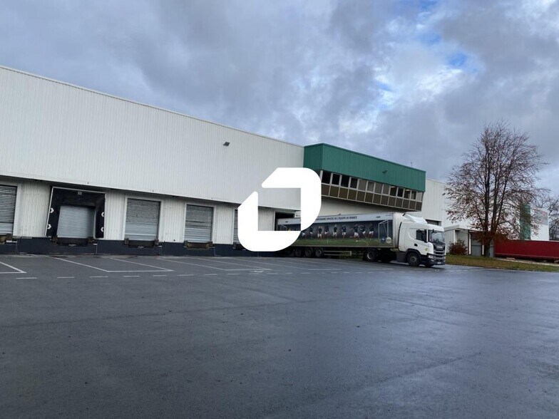 Industrial in Hénin-Beaumont for lease - Building Photo - Image 1 of 8