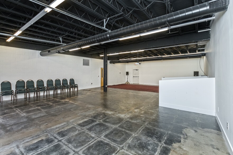 46 Aston St, Asheville, NC for lease - Building Photo - Image 3 of 44