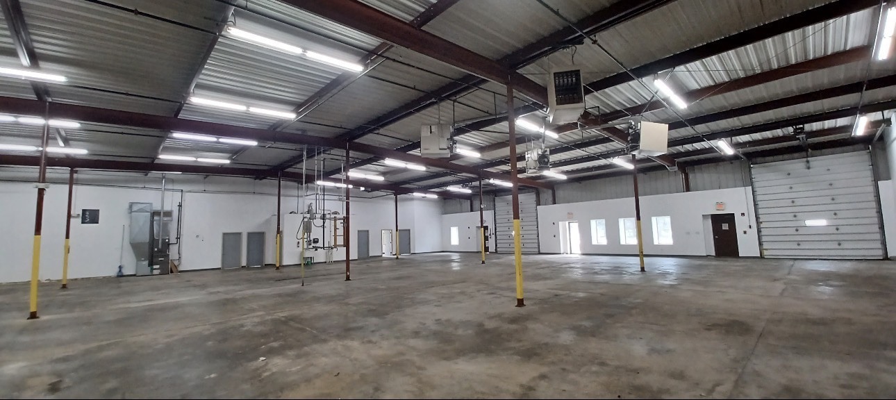 88 N Dugan Rd, Sugar Grove, IL for lease Interior Photo- Image 1 of 2