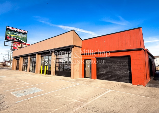 Plus de détails pour 6816 E 82nd St, Indianapolis, IN - Commerce de détail à vendre