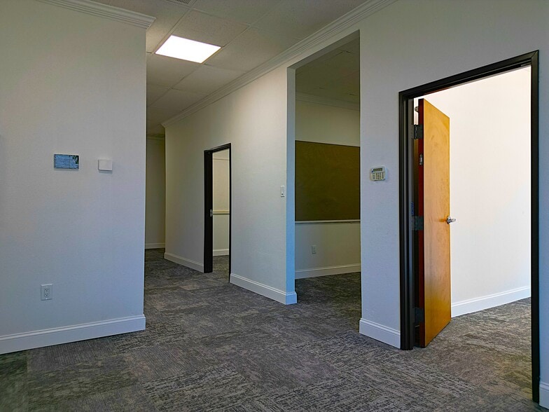 16628 Sea Lark Rd, Houston, TX for lease - Building Photo - Image 3 of 6