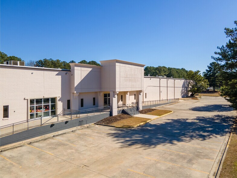 1056 Personal Pl, Morrow, GA for lease - Primary Photo - Image 2 of 9