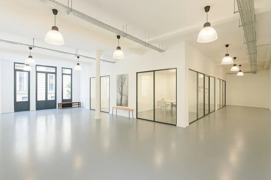 Office in Paris for sale - Interior Photo - Image 1 of 4