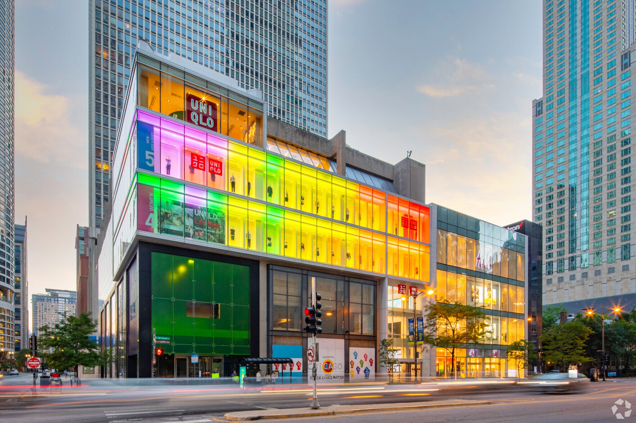 830 N Michigan Ave, Chicago, IL à louer Photo du bâtiment- Image 1 de 6