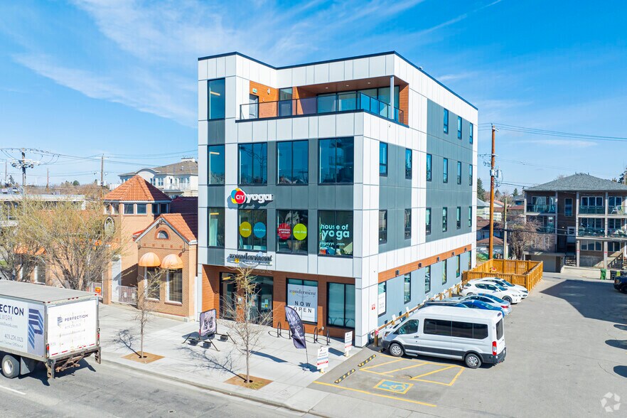 208 16th Ave NE, Calgary, AB for sale - Primary Photo - Image 1 of 1