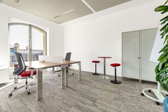 9 Rue De Presbourg, Paris for lease Interior Photo- Image 1 of 13