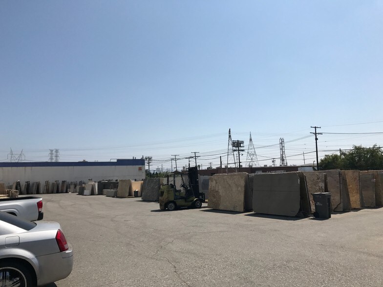 11501 Hart St, North Hollywood, CA for lease - Building Photo - Image 3 of 6