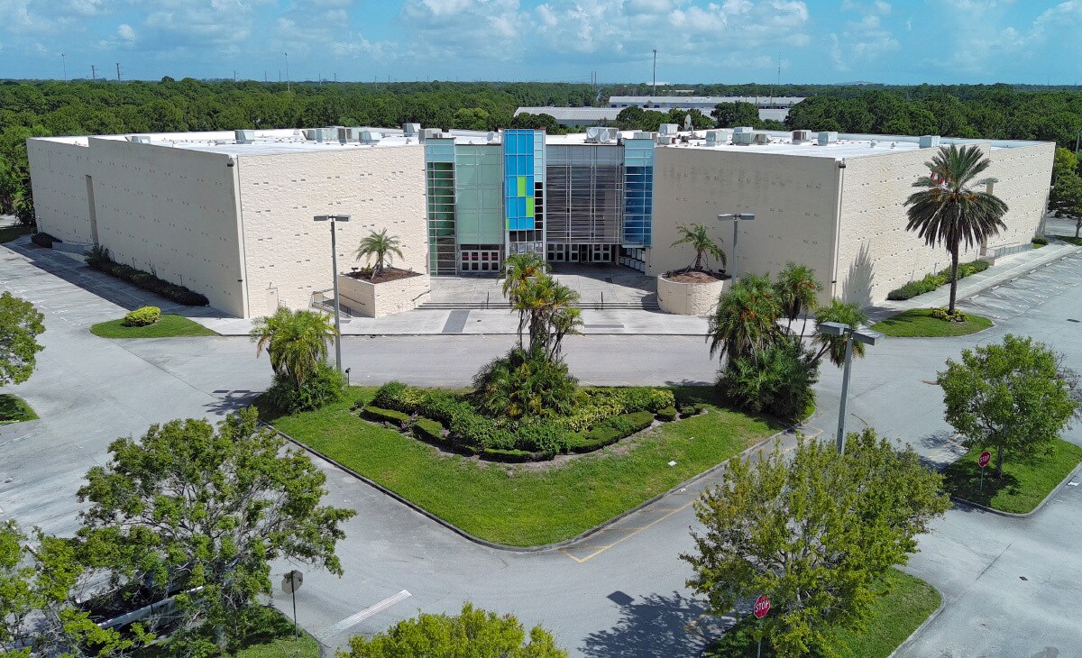 1900 NE Courtyard Cir, Port Saint Lucie, FL à vendre Photo principale- Image 1 de 4