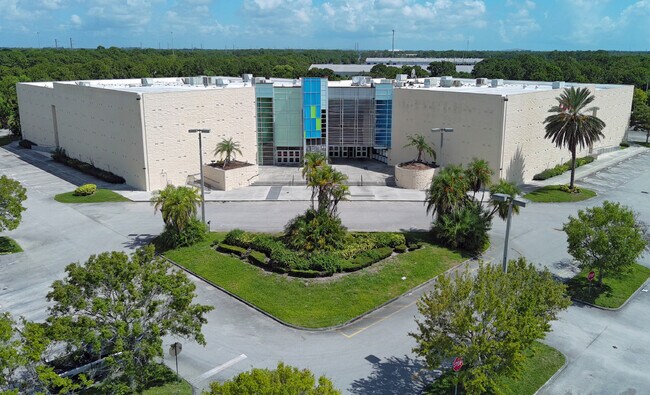 Plus de détails pour 1900 NE Courtyard Cir, Port Saint Lucie, FL - Commerce de détail à vendre