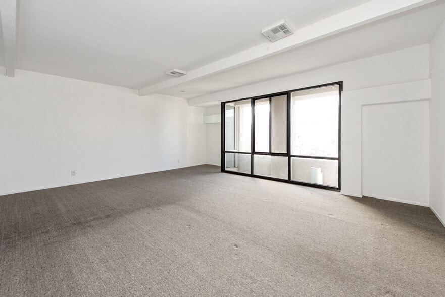 711 W 17th St, Costa Mesa, CA à vendre - Photo intérieure - Image 2 de 7