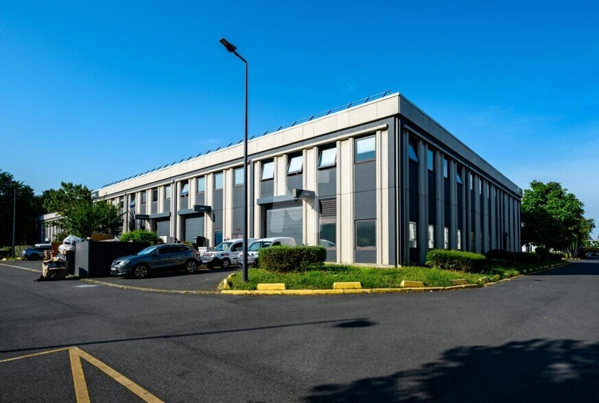 Flex in Lisses for lease - Building Photo - Image 3 of 10