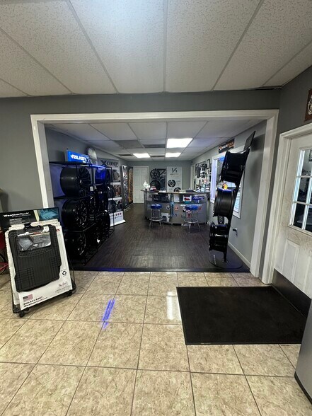 2515 71st St, Tampa, FL for sale - Interior Photo - Image 3 of 3