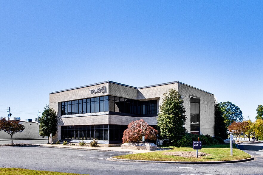 261 N Fayetteville St, Asheboro, NC à vendre - Photo du bâtiment - Image 3 de 8