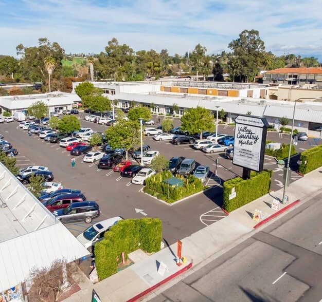 20929 Ventura Blvd, Woodland Hills, CA à louer - Photo du bâtiment - Image 2 de 21