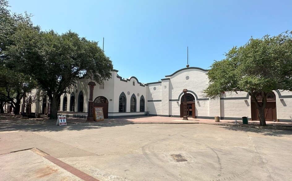 2501-2519 Rodeo Plz, Fort Worth, TX for lease - Building Photo - Image 3 of 13