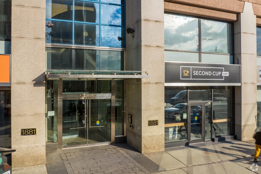 1881 Yonge St, Toronto, ON à louer - Photo du bâtiment - Image 3 de 5