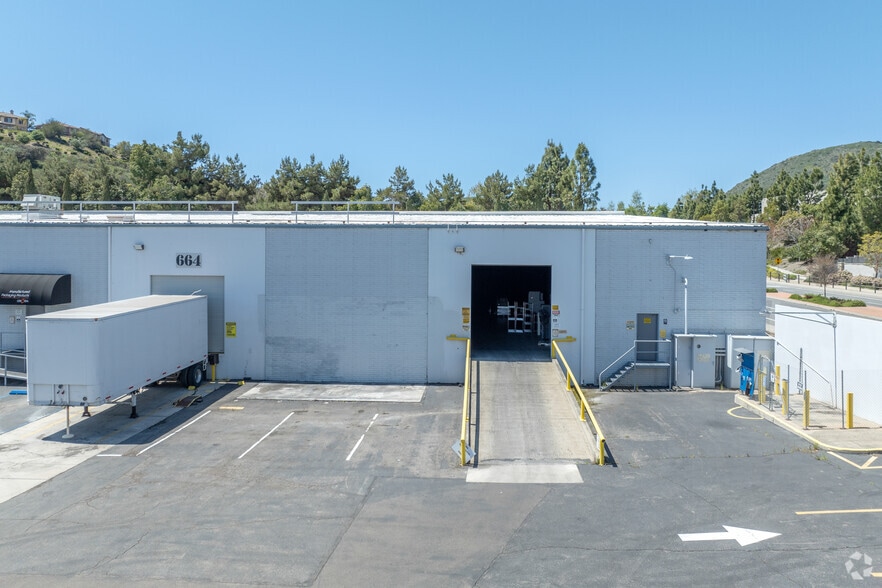 664 N Twin Oaks Valley Rd, San Marcos, CA for lease - Building Photo - Image 3 of 6