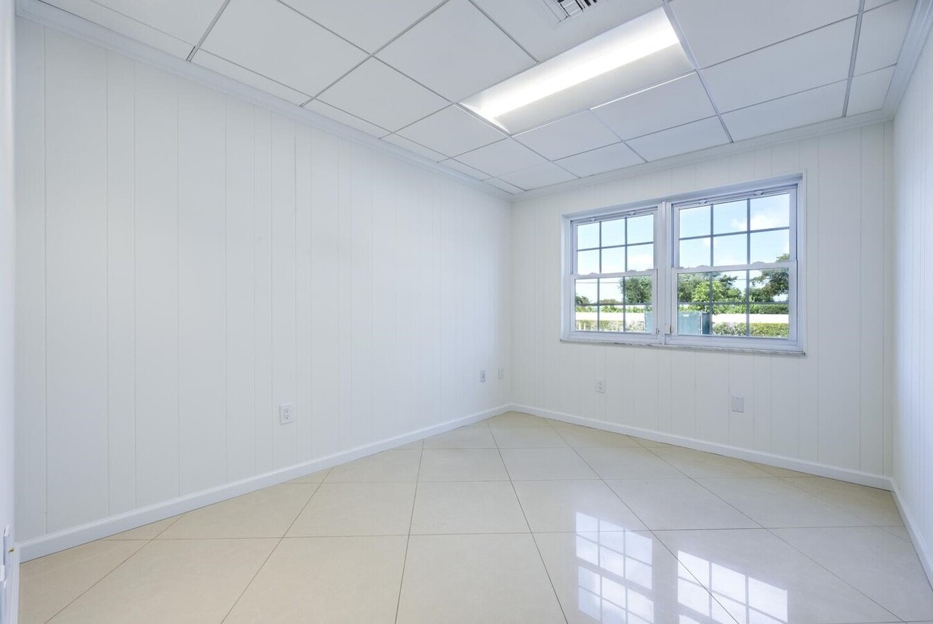 721 Us Highway 1, North Palm Beach, FL 33408 - Unit 1E - - Interior Photo - Image 2 of 4