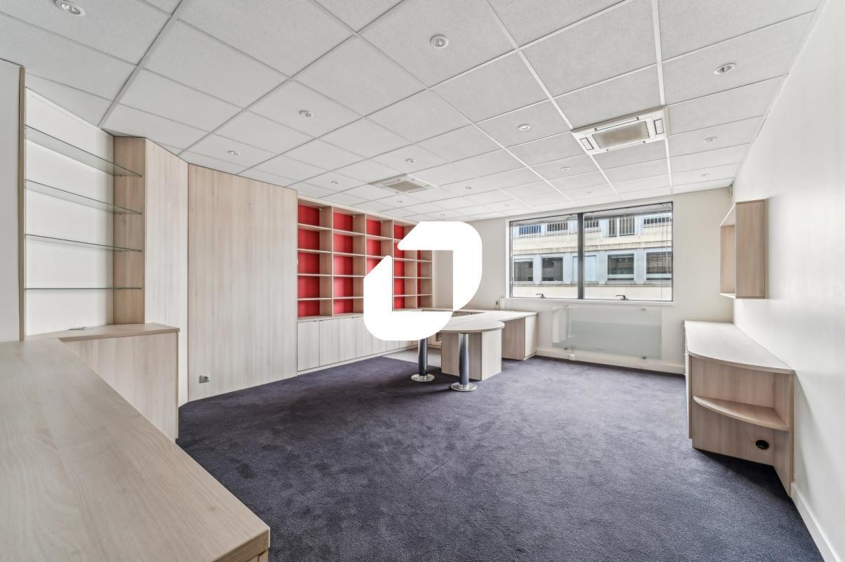 Office in Boulogne-Billancourt for sale Interior Photo- Image 1 of 8