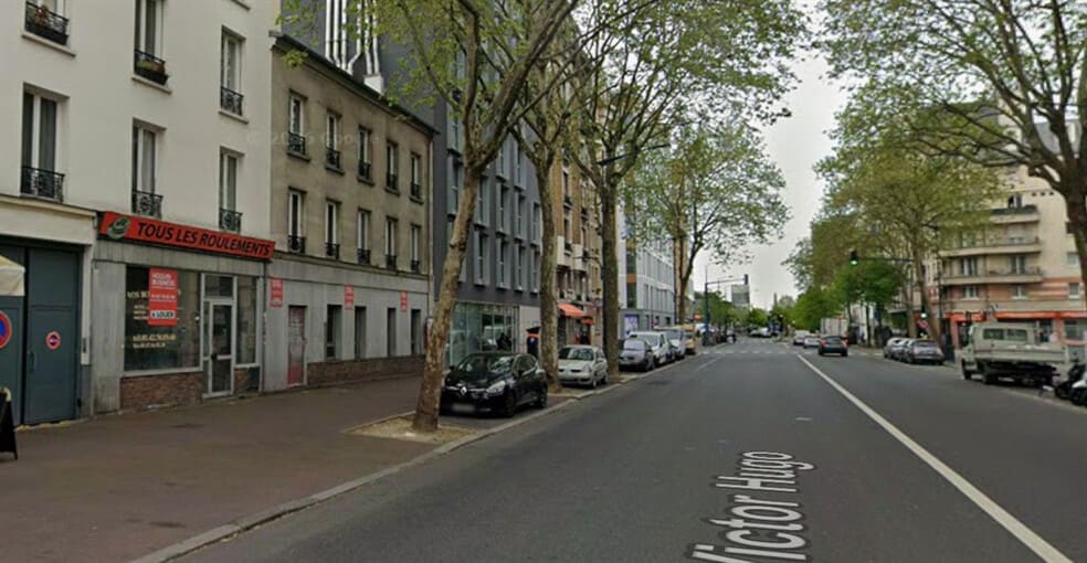 Retail in Clichy for lease - Building Photo - Image 1 of 2