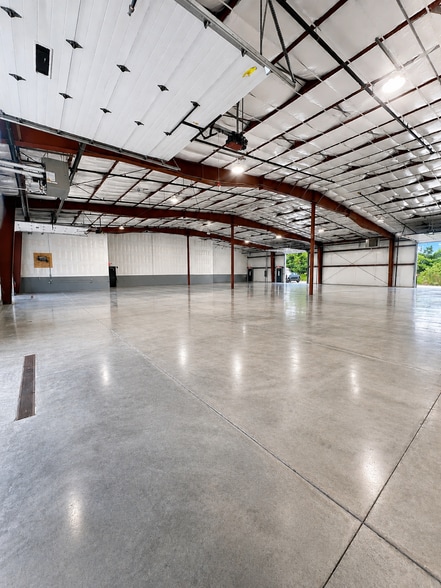 16 High St, Plainville, MA for lease - Interior Photo - Image 1 of 9