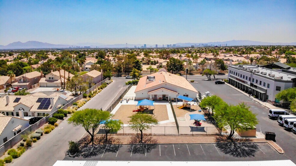 2121 Harbor Island Dr, Las Vegas, NV à vendre - Photo du bâtiment - Image 3 de 7