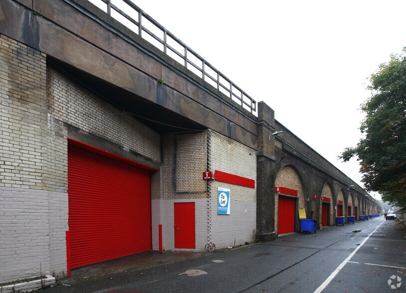 Queens Rd, Londres à louer - Photo du bâtiment - Image 2 de 5