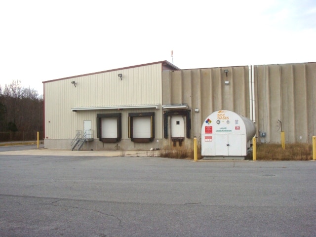 720 Industrial Dr, Bedford, VA à vendre - Photo du bâtiment - Image 2 de 5