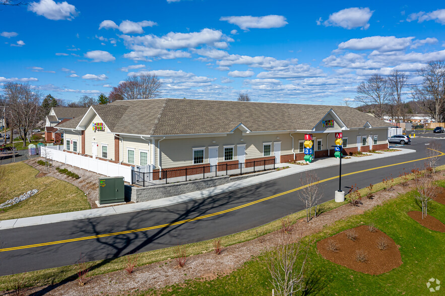 86 Oak St, Glastonbury, CT à vendre - Photo principale - Image 1 de 1