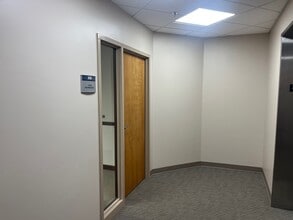 1500 Oxford Dr, Bethel Park, PA for lease Interior Photo- Image 2 of 8