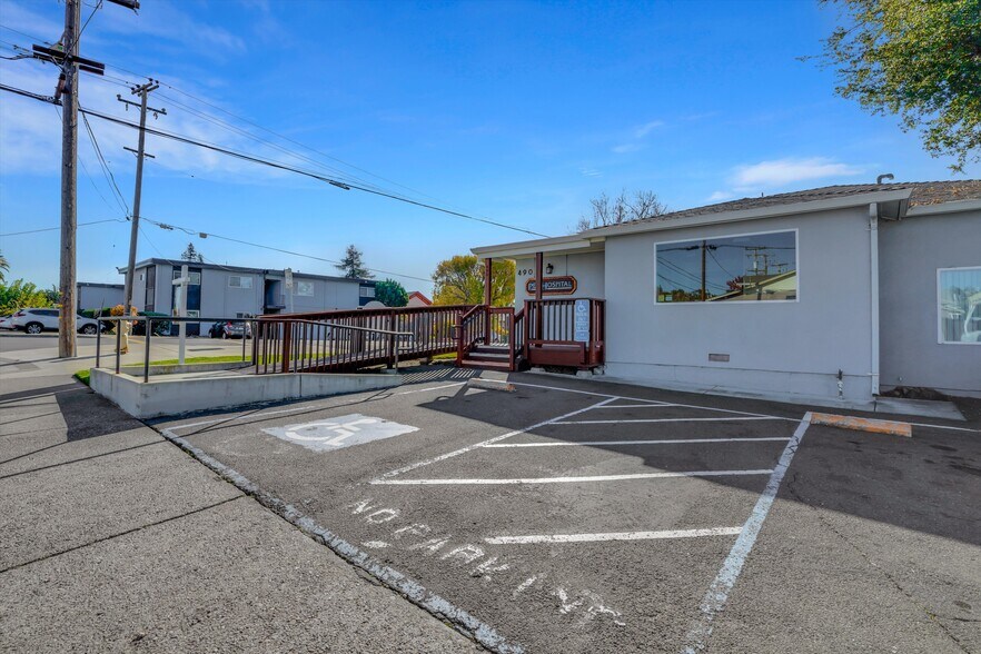 490 E L St, Benicia, CA à vendre - Photo du b timent - Image 2 de 48