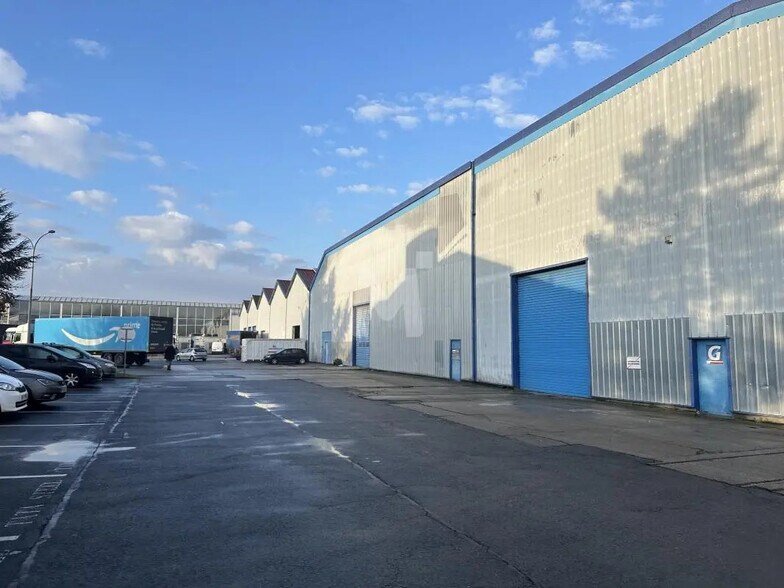 Flex dans Corbeil-Essonnes à louer - Photo du bâtiment - Image 2 de 9