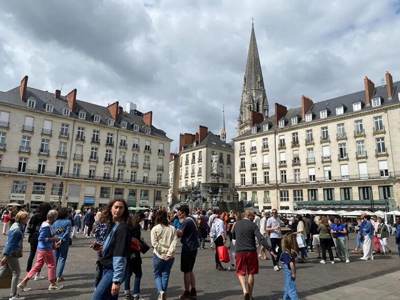 Retail in Nantes for lease - Building Photo - Image 2 of 6