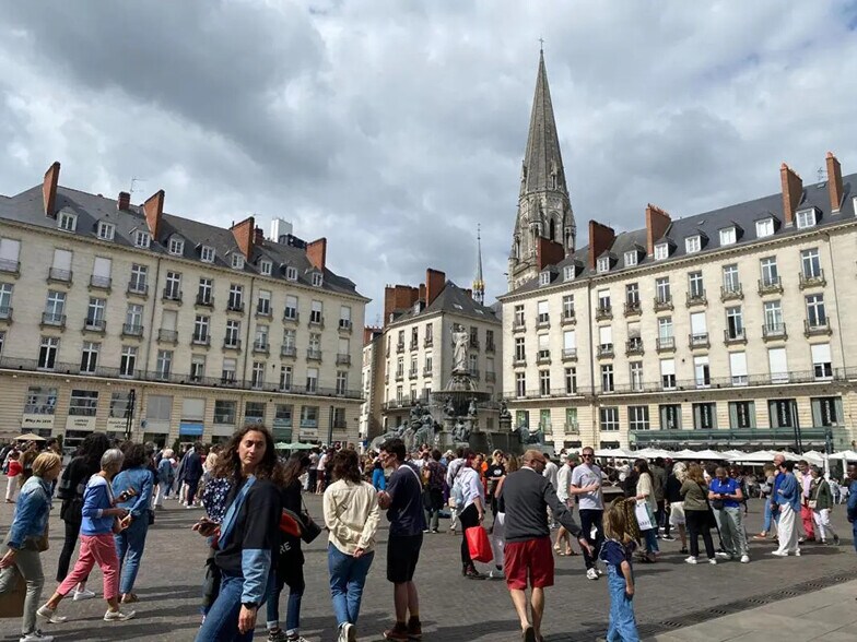 Commerce de détail dans Nantes à louer - Photo du bâtiment - Image 2 de 6