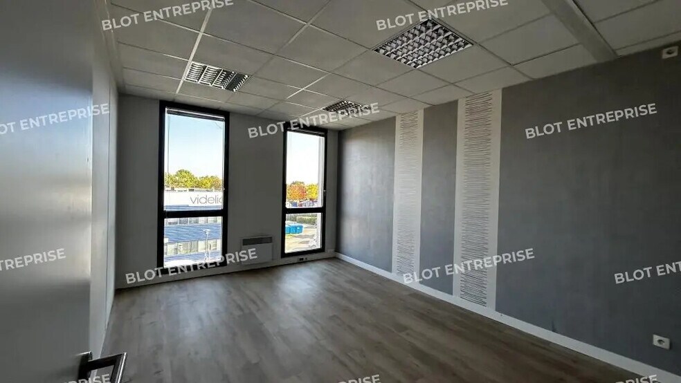 Office in Rennes for lease - Interior Photo - Image 2 of 10