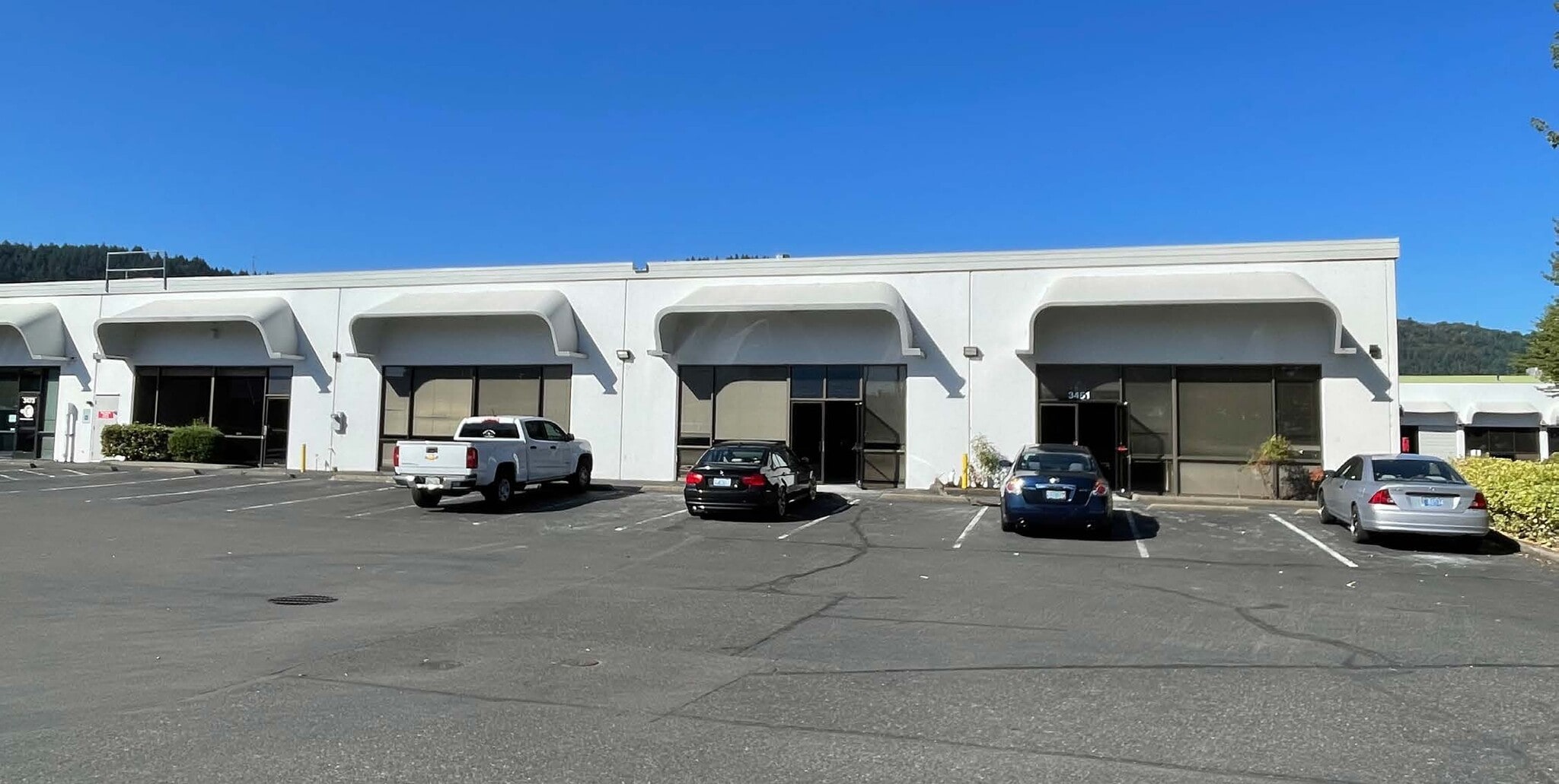 3571-3599 NW Yeon Ave, Portland, OR à louer Photo du bâtiment- Image 1 de 4