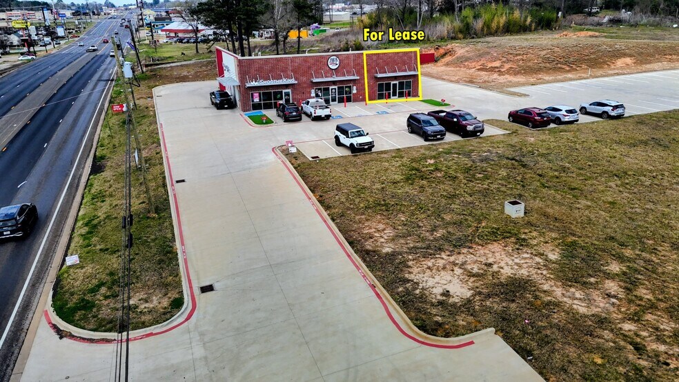 2212 Crockett Rd, Palestine, TX à louer - Photo du bâtiment - Image 2 de 18