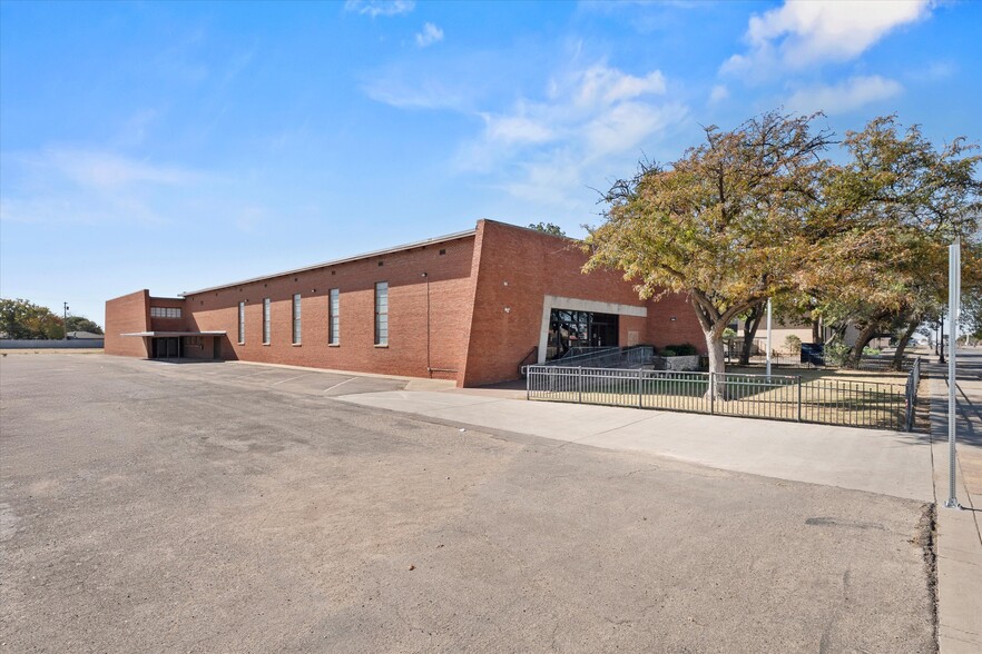 1911 34th St, Lubbock, TX for sale - Building Photo - Image 2 of 44