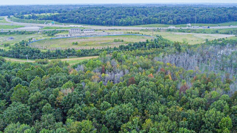 957 Truck Plaza Ln, Calvert City, KY à vendre - Photo du bâtiment - Image 2 de 35