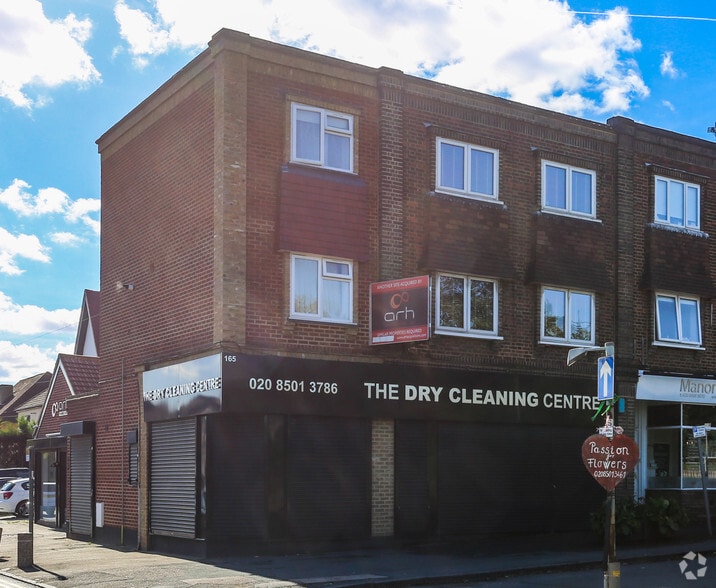 165 Manor Rd, Chigwell for lease - Primary Photo - Image 1 of 2