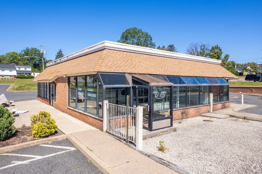 1721 Dekalb Pike, Blue Bell, PA for lease - Primary Photo - Image 1 of 5