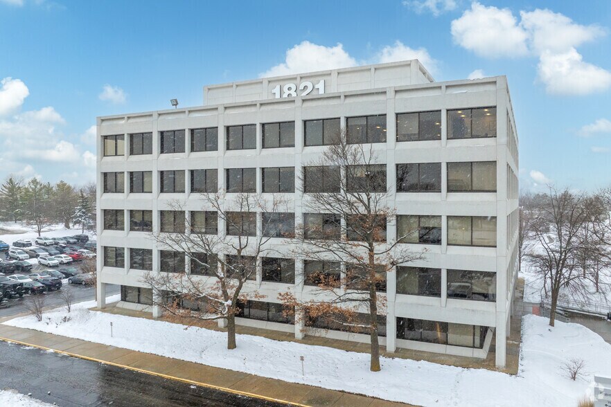 1821 Walden Office Sq, Schaumburg, IL à louer - Photo du bâtiment - Image 2 de 11