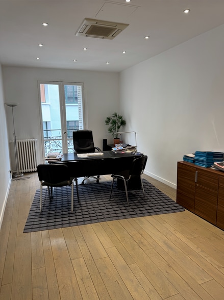 76 Avenue Des Champs Elysées, Paris for sale - Building Photo - Image 2 of 10