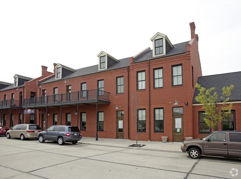 3333-7 Rue Royale, Saint Charles, MO à louer - Photo du bâtiment - Image 2 de 11