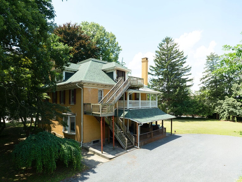 26 2nd St, Highspire, PA for sale - Primary Photo - Image 1 of 19