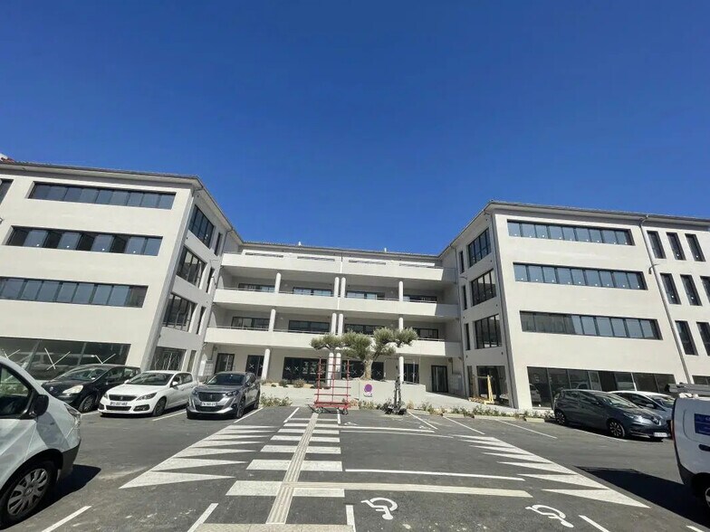 Bureau dans Aubagne à louer - Photo du bâtiment - Image 2 de 7