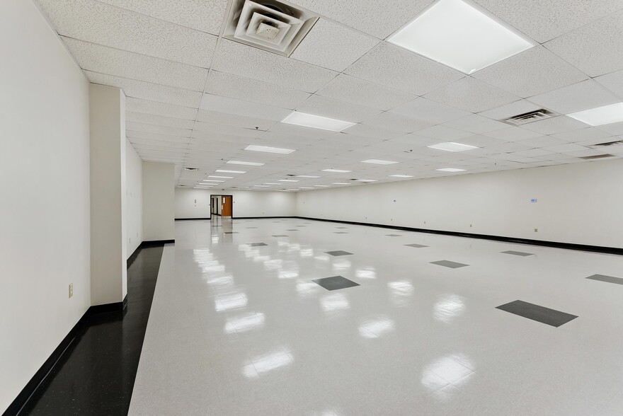 5345 Old Dixie Hwy, Forest Park, GA for lease - Interior Photo - Image 2 of 9