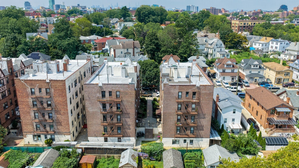 33 Unit Package 155th Street, Flushing portfolio of 2 properties for sale on LoopNet.ca - Building Photo - Image 3 of 8